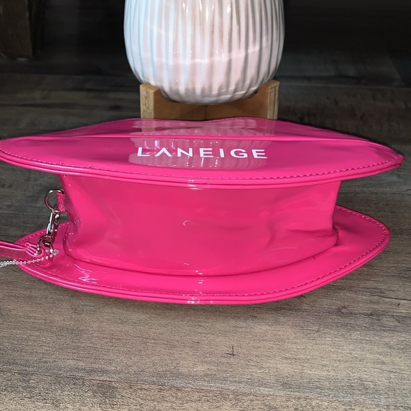 NWOT LANEIGE BARBIE PINK WRISTLET - Picture 6 of 9